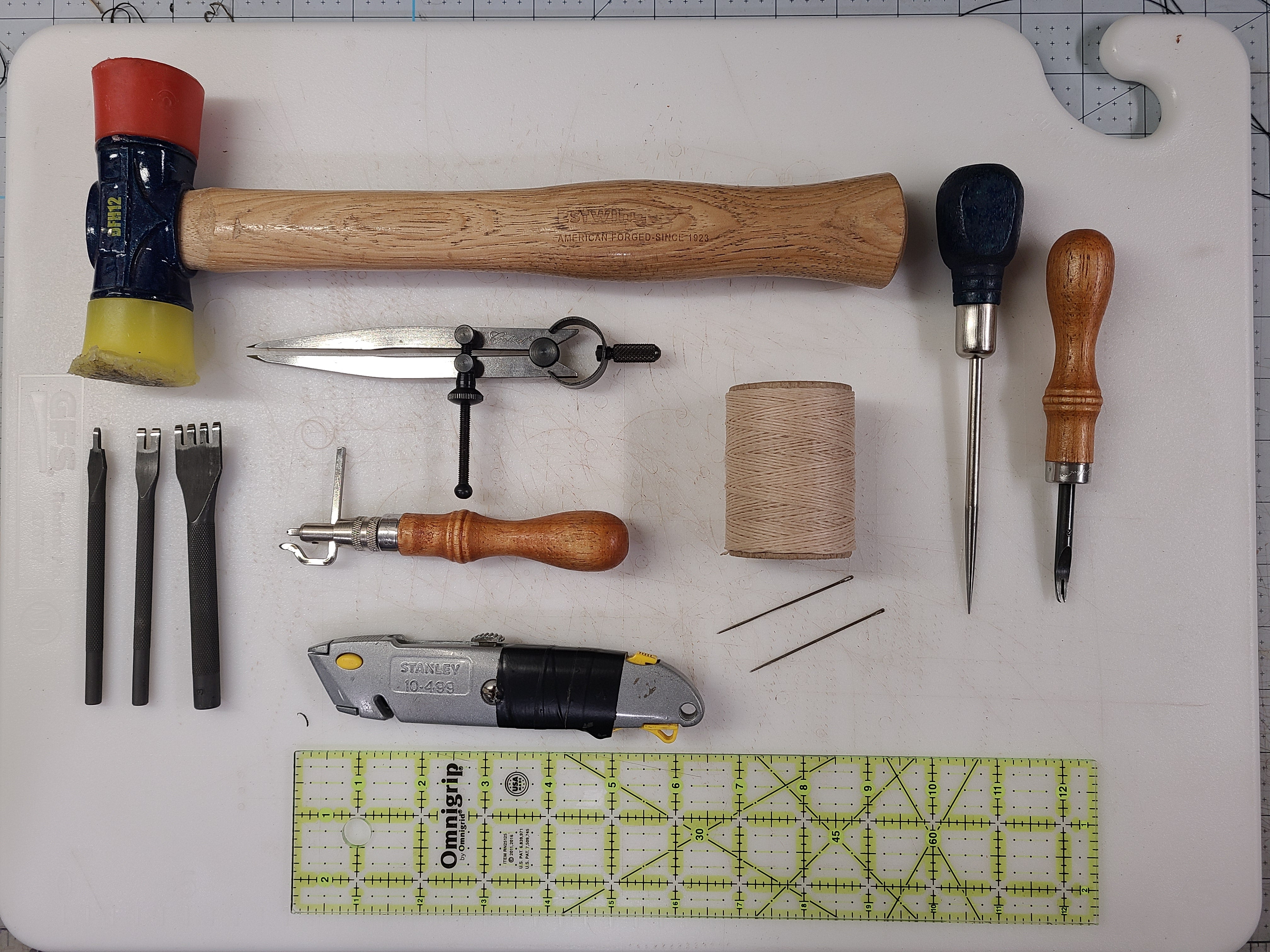 Beginner's Leathercrafting Tool Kit