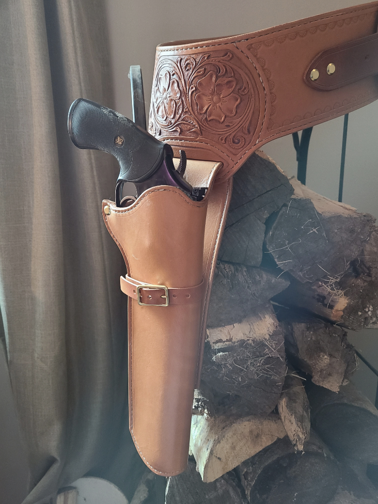 bespoke custom tooled leather buscadero gun belt hoster in Alpena, Michigan